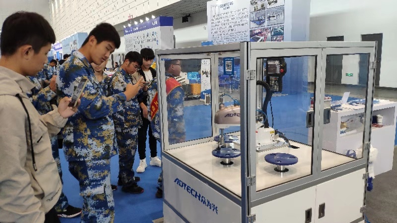 眾為興登陸第三屆工業(yè)機(jī)器人“國(guó)賽” 眾為興登陸第三屆工業(yè)機(jī)器人“國(guó)賽”